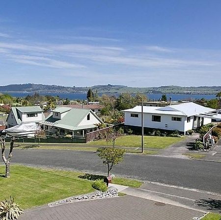 Golders Heights - Taupo Holiday Home المظهر الخارجي الصورة